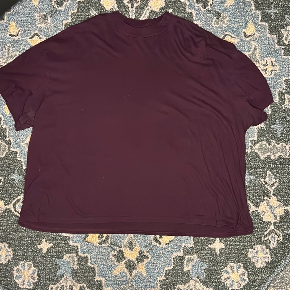 Short sleeve burgundy mock neck top